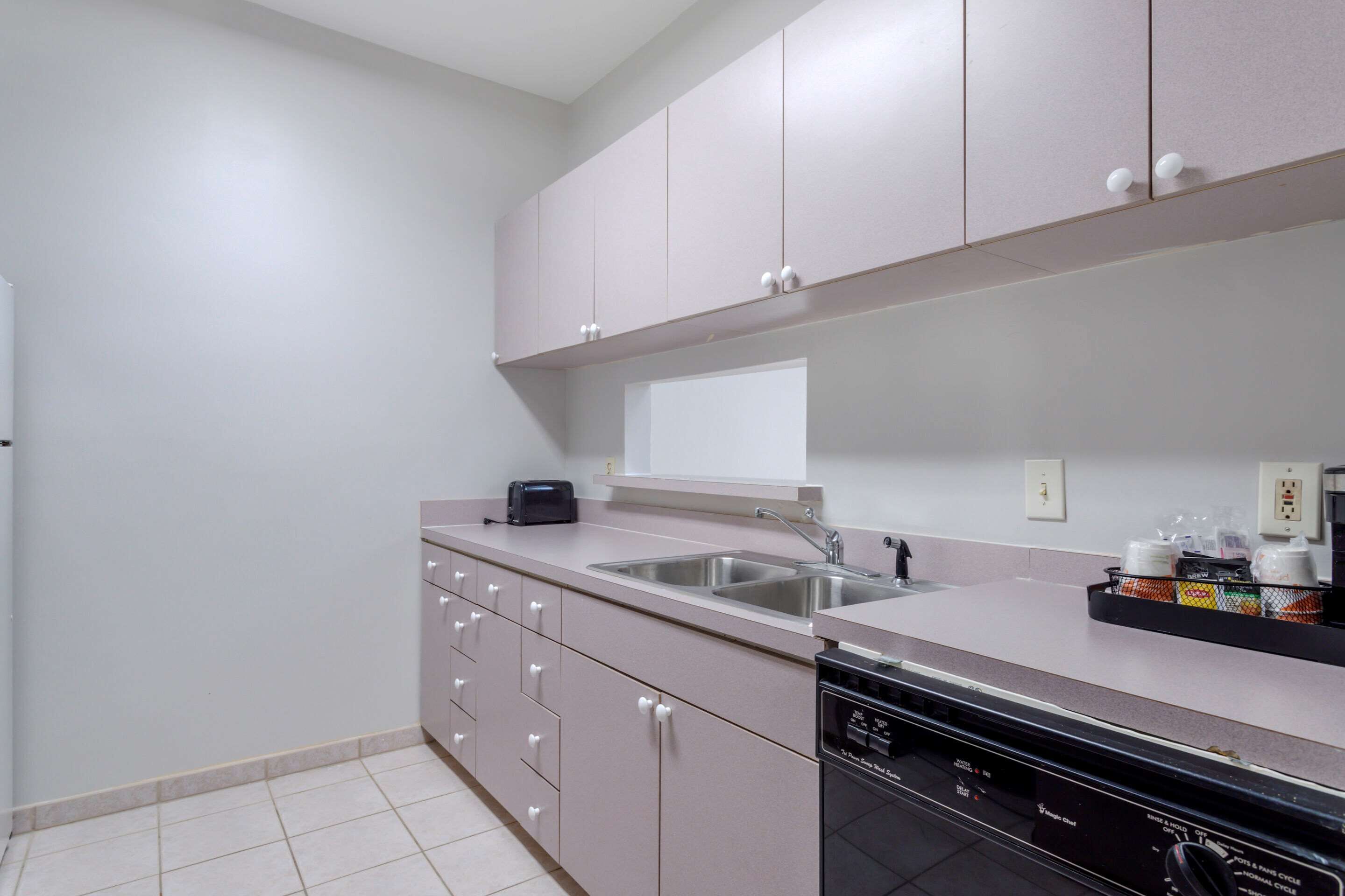 suite, multiple beds, non smoking | private kitchenette | mini-fridge, microwave, coffee/tea maker