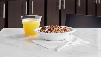 Café da manhã com buffet grátis todos os dias