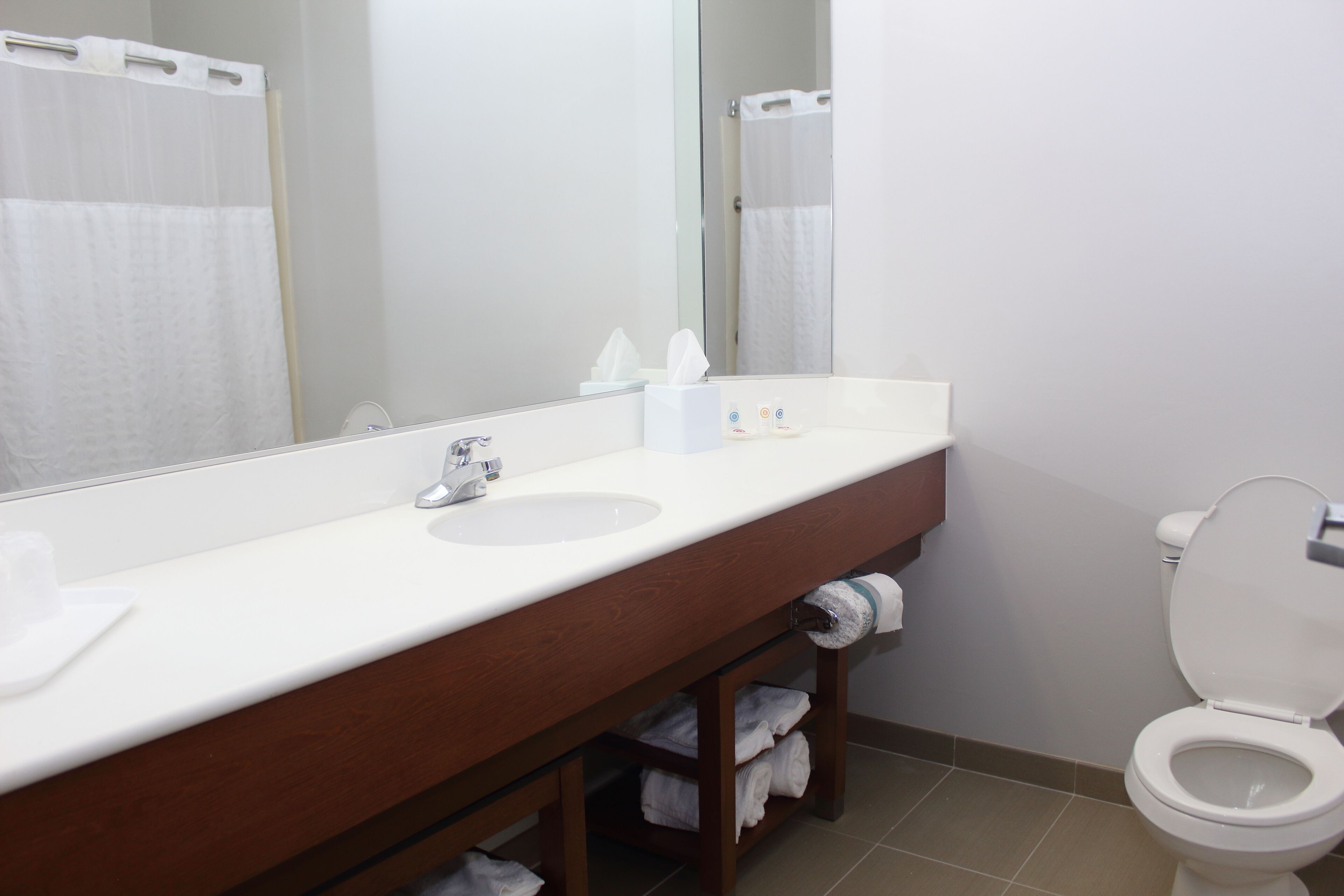 Suite, Multiple Beds, Non Smoking | Bathroom