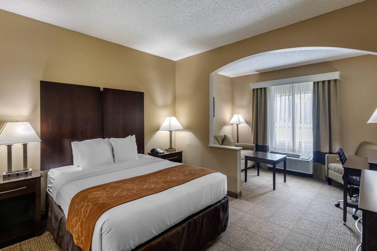 Suite, 1 Queen Bed with Sofa bed, Accessible, Non Smoking | Desk, blackout drapes, iron/ironing board, free WiFi