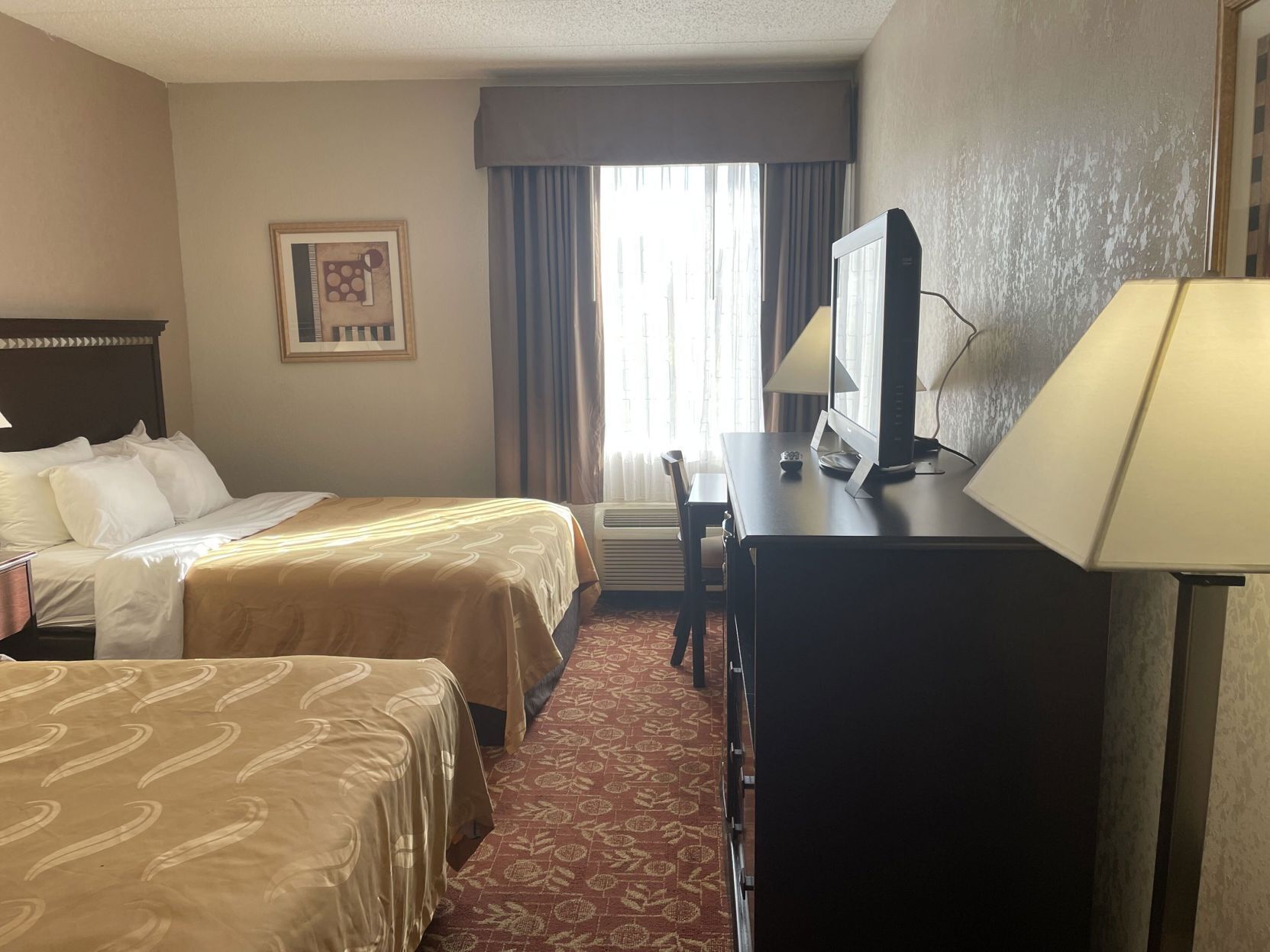 Laptop workspace, blackout curtains, iron/ironing board, free WiFi