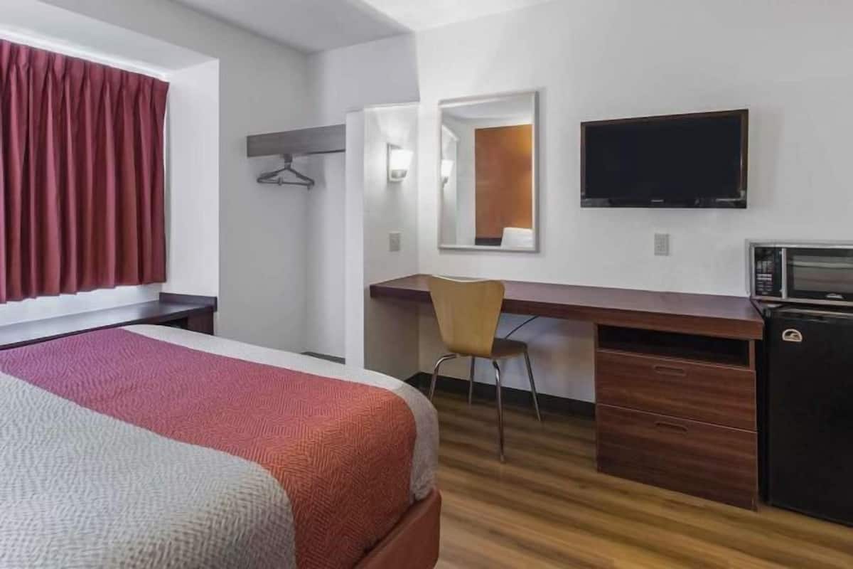 Individueel gemeubileerd, een bureau, gratis wifi, beddengoed