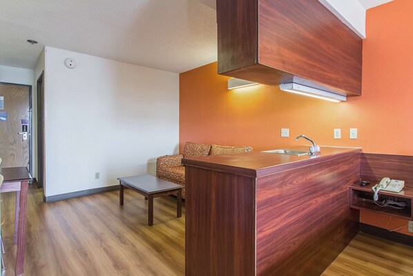 Individueel gemeubileerd, een bureau, gratis wifi, beddengoed