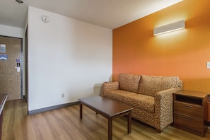 Individually furnished, desk, free WiFi, bed sheets