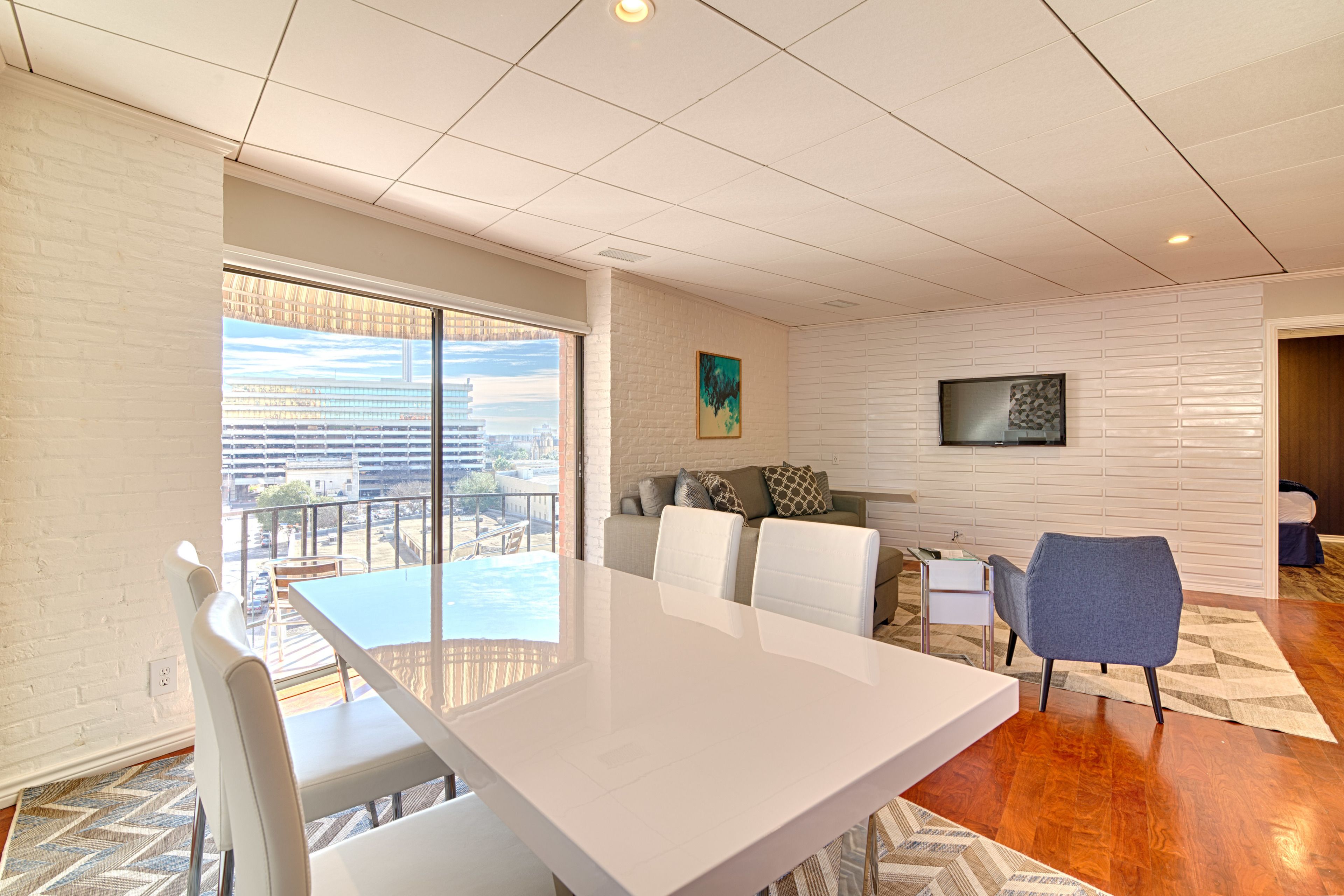 Apartment Suite | Yksityinen keittiö | Jääkaappi, kahvin-/teenkeitin