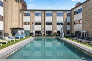 Outdoor pool, open 9:00 AM to 10:00 PM, pool umbrellas, sun loungers