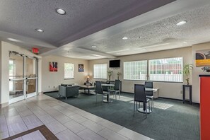 Lobby lounge - Motel 6 Charlotte, NC - University (Charlotte)