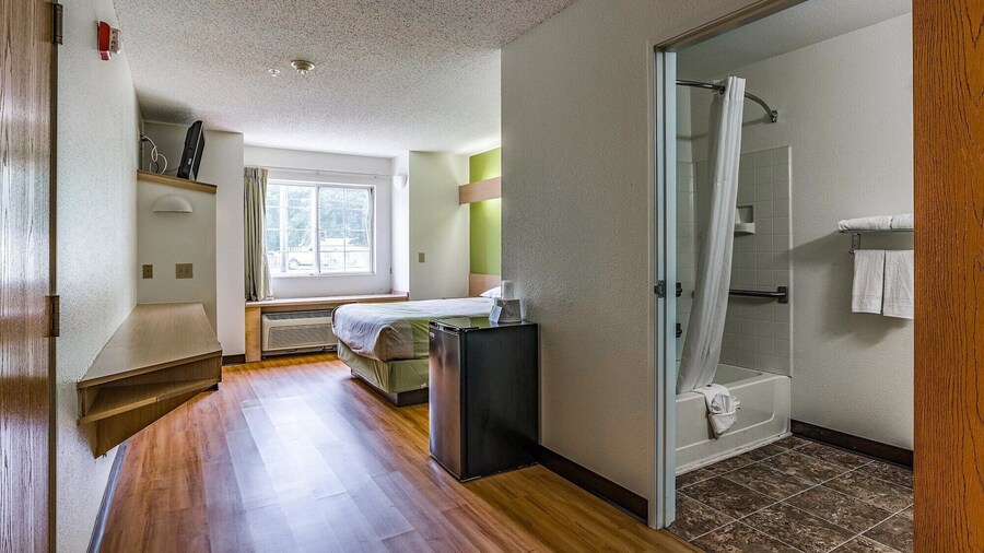 Motel 6 Charlotte, NC - University