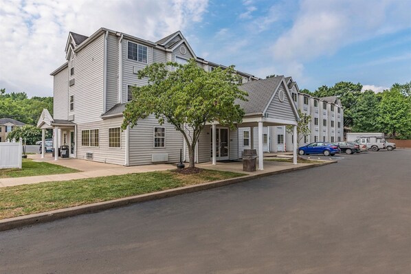 Front of property - Motel 6 Charlotte, NC - University (Charlotte)