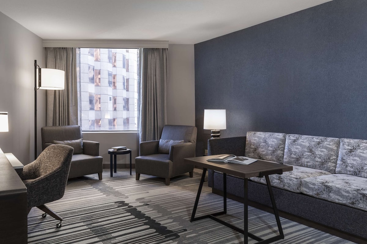 Regency, Suite | Premium bedding, in-room safe, desk, laptop workspace