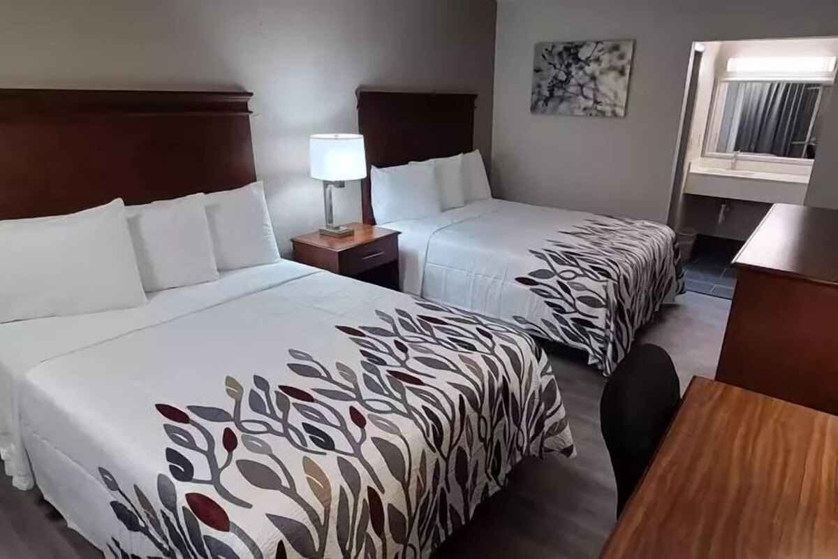 Deluxe 2 Queen Beds Non-Smoking