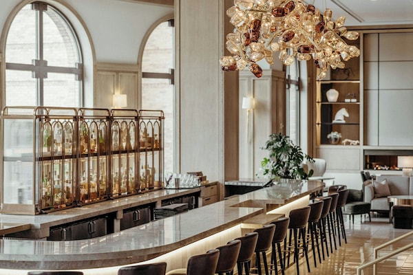 2 bars/lounges, tapas bar