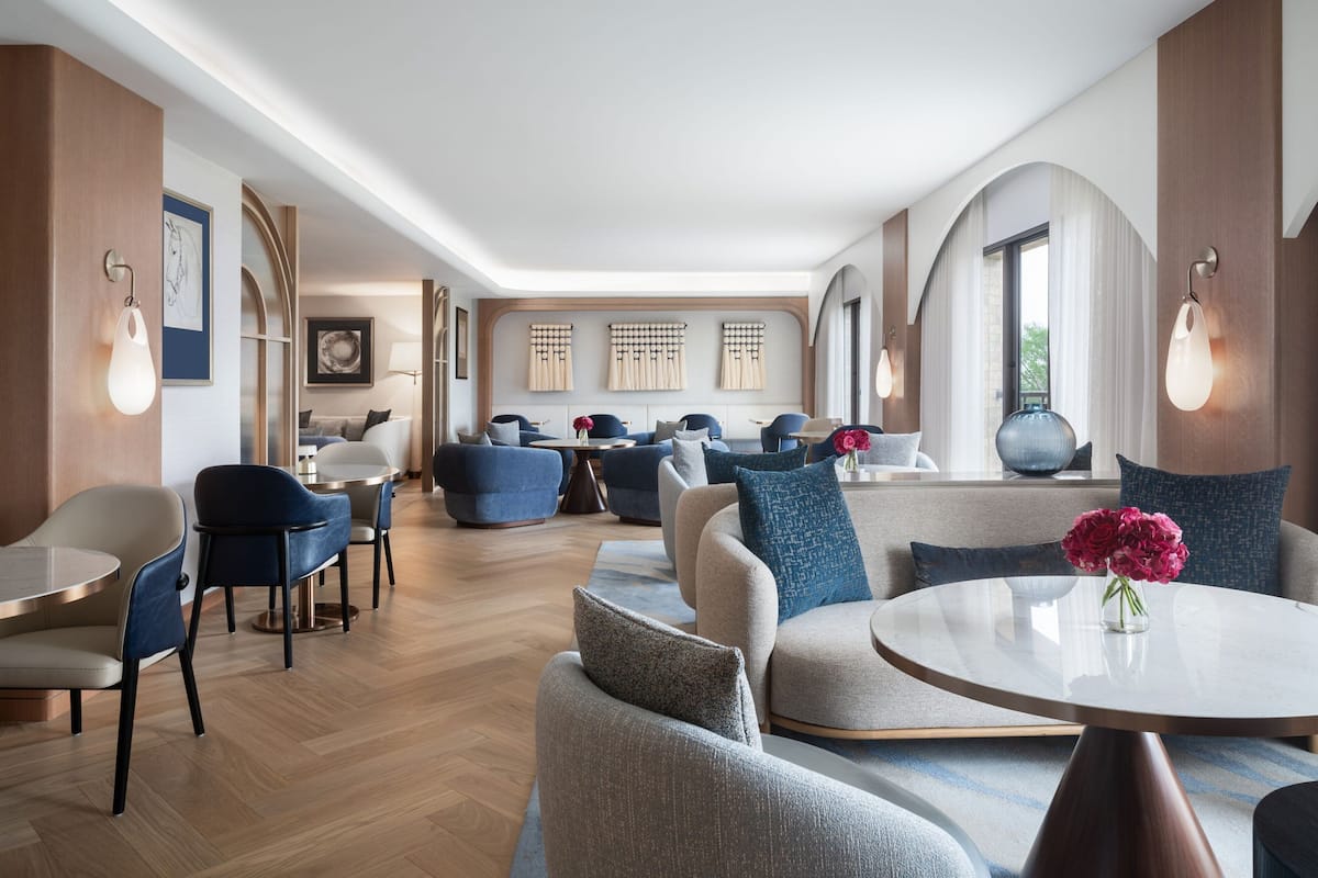 2 bares o lounges, bar de tapas