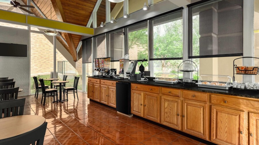 Super 8 by Wyndham Macon GA