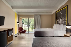 Desk, free WiFi, bed sheets - Super 8 by Wyndham Macon GA (Macon)