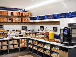 매일 뷔페 아침 식사(1인당 GBP 13.50)