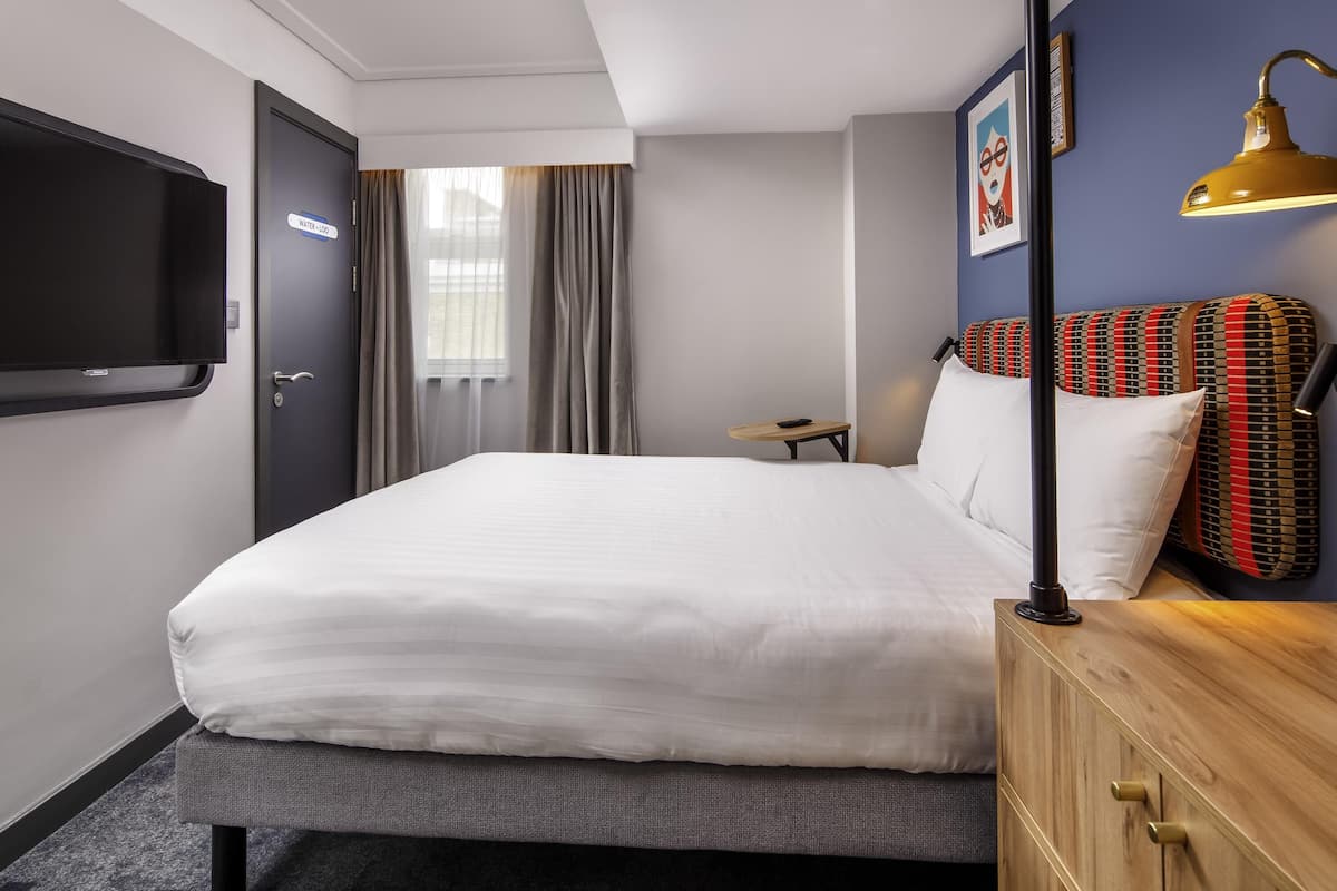 Room, 1 Double Bed | Hypo-allergenic bedding, in-room safe, individually decorated