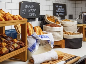 Daily buffet breakfast (GBP 13.50 per person)