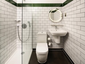 Rainfall showerhead, eco-friendly toiletries, hair dryer, towels