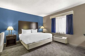 In-room safe, individually furnished, desk, laptop workspace - Comfort Inn & Suites Mundelein-Vernon Hills (Mundelein)