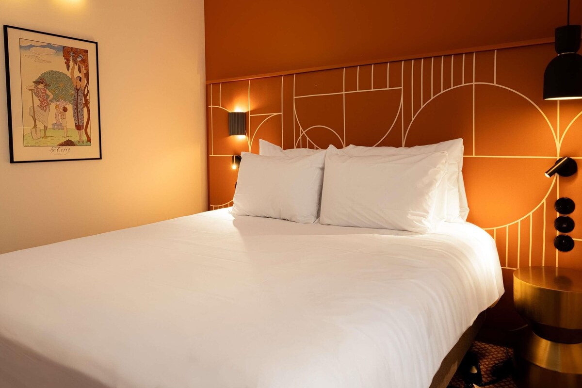 In-room safe, desk, blackout drapes, iron/ironing board (on request)