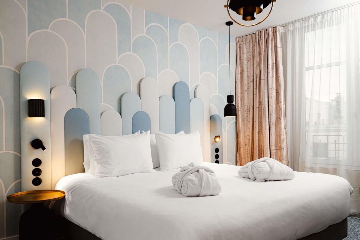 In-room safe, desk, blackout drapes, iron/ironing board (on request)