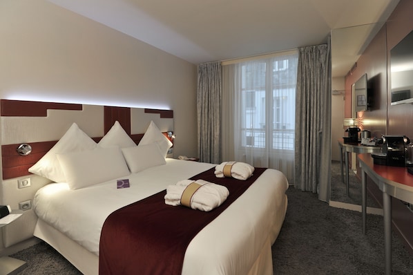 Privilege, Camera, 1 letto matrimoniale | Una cassaforte in camera, una scrivania, tende oscuranti