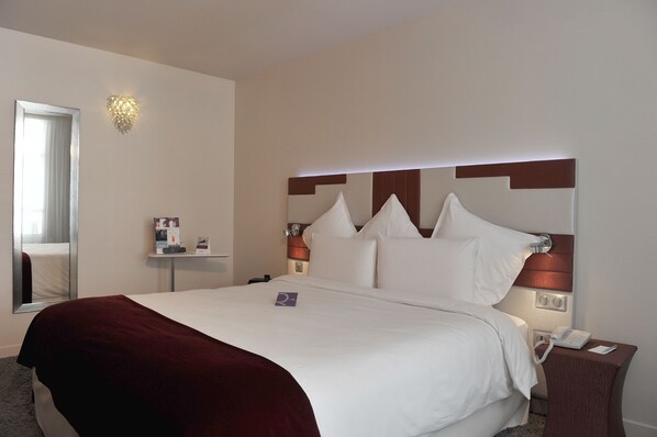 In-room safe, desk, blackout curtains, iron/ironing board - Mercure Paris Opéra Faubourg Montmartre (Paris)