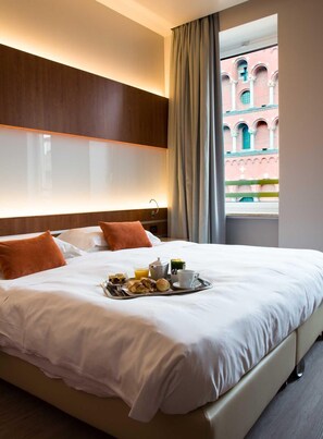 Minibar, in-room safe, soundproofing, free WiFi