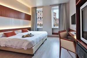Minibar, una cassaforte in camera, insonorizzazione, Wi-Fi gratuito