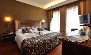 Minibar, in-room safe, soundproofing, free WiFi