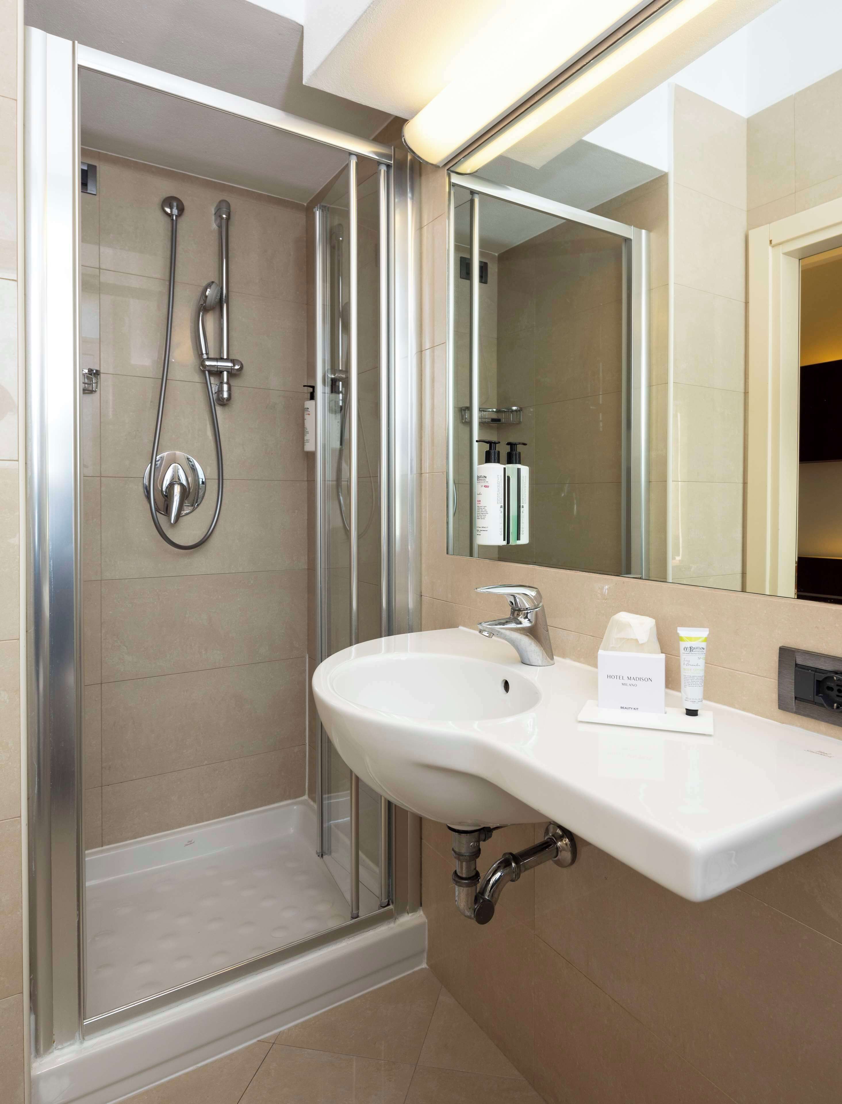 standard room, 2 single beds | bathroom | hair dryer, bidet, towels