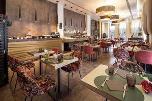 Daily buffet breakfast (EUR 15 per person) - Best Western Hotel Madison (Milan)