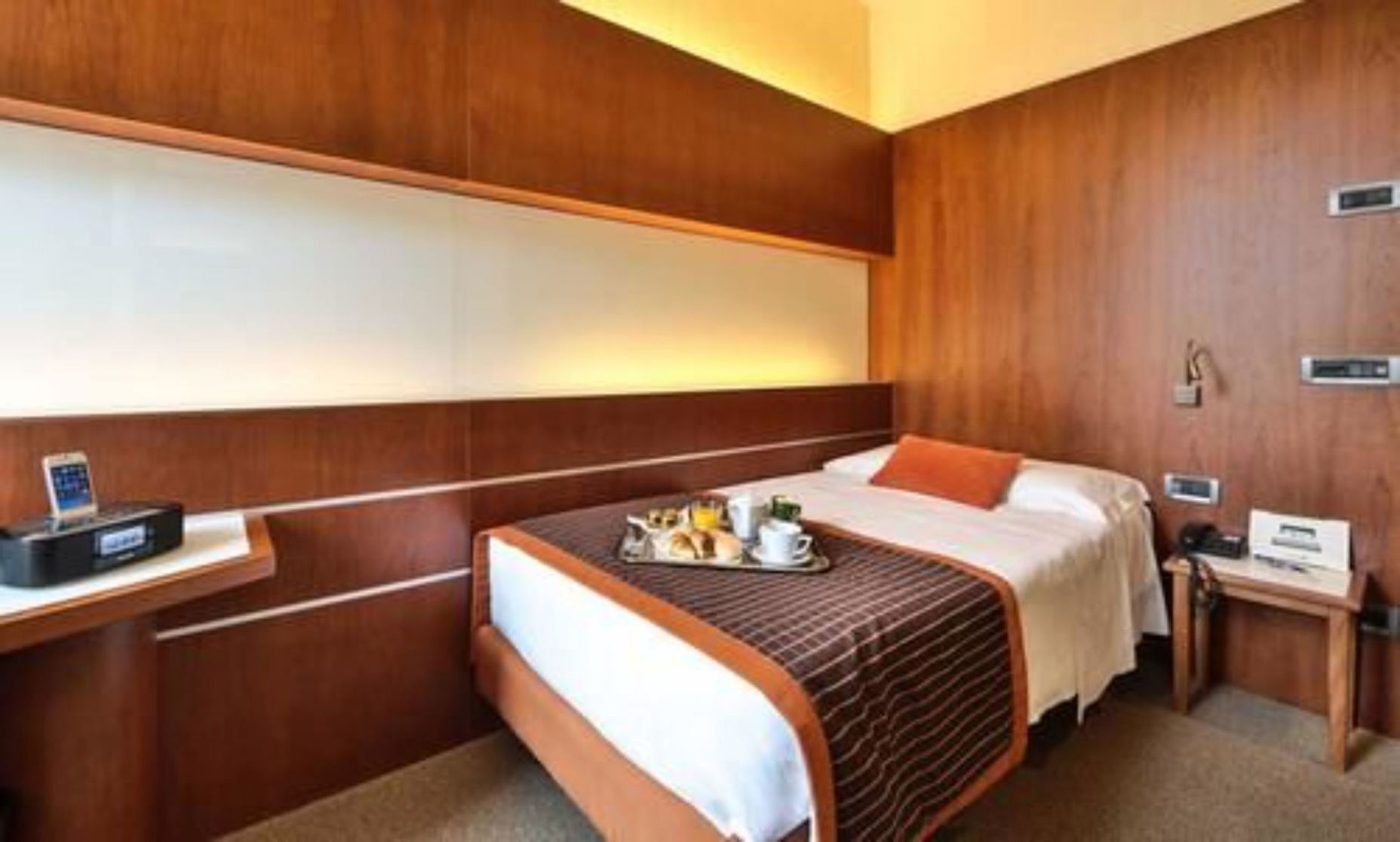 Minibar, in-room safe, soundproofing, free WiFi