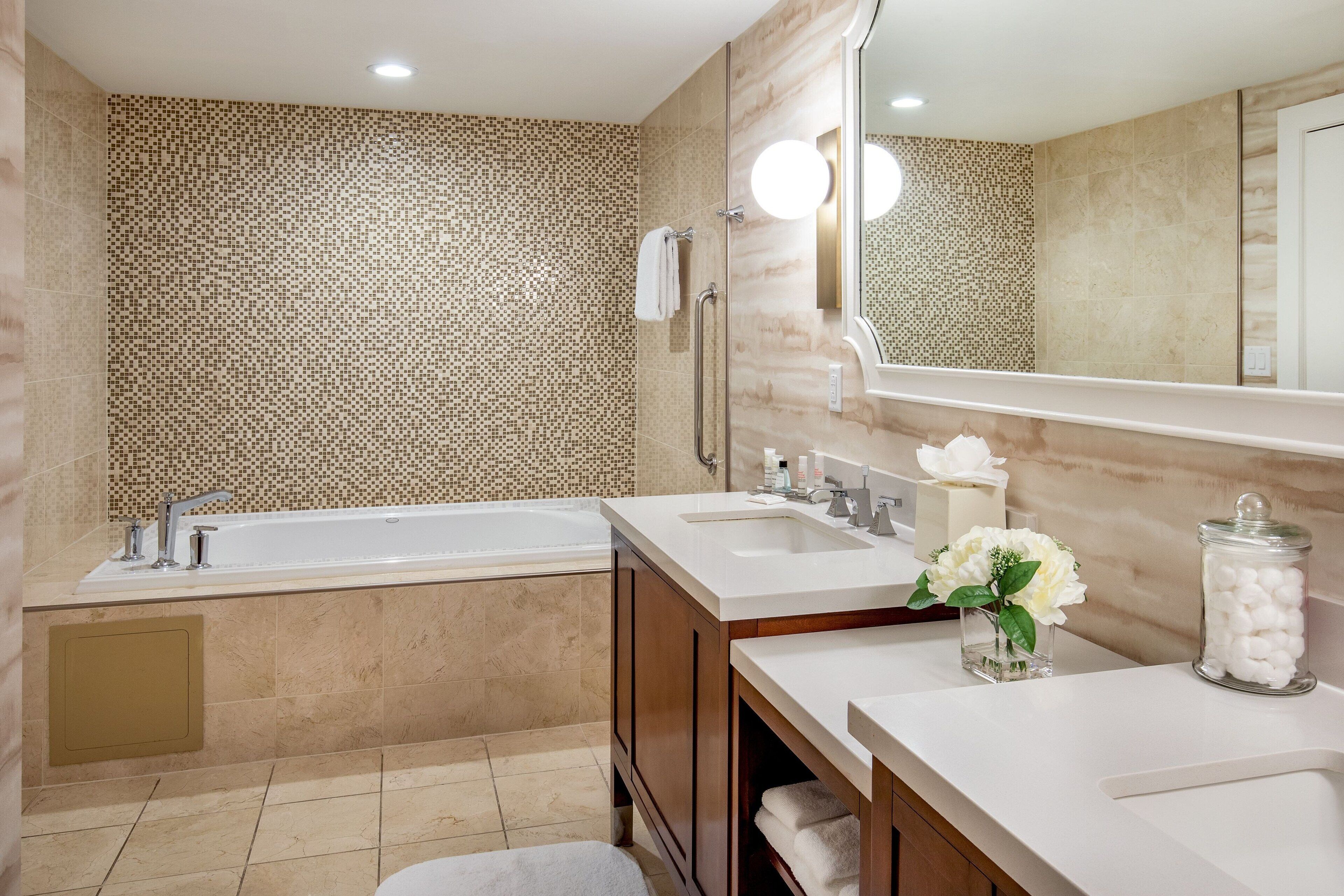 presidential suite, 2 bedrooms, non smoking | bathroom | shower, designer toiletries, hair dryer, bathrobes