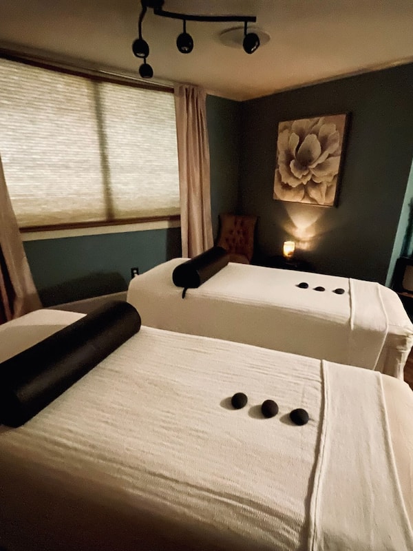 Couples treatment rooms, body treatments, aromatherapy