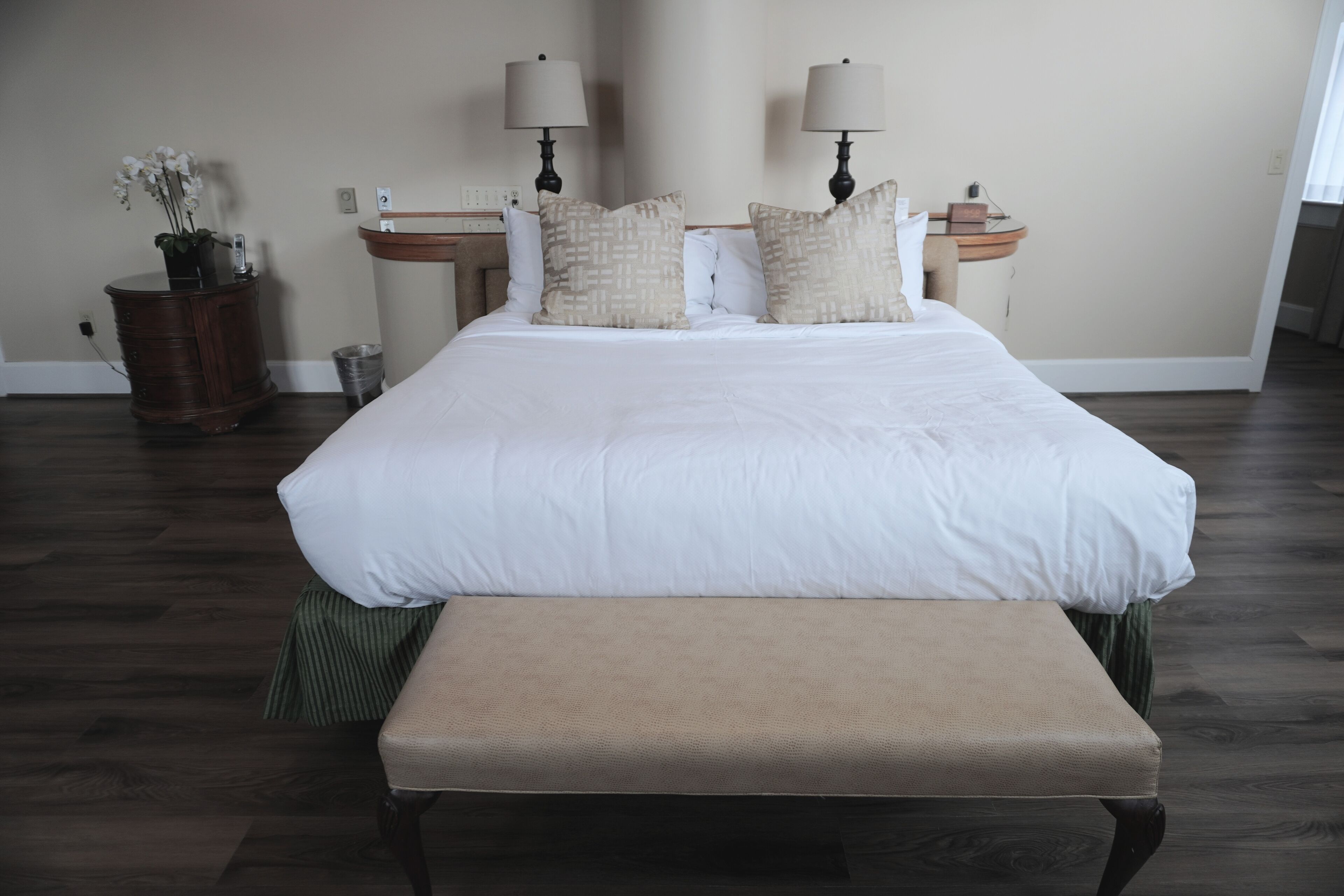 Suite majestueuse, 1 très grand lit et 1 canapé-lit, baignoire à jets, vue sur la ville | Draps en coton égyptien, literie de qualité, couette en duvet