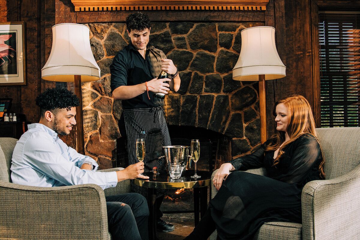 lunch, dinner and brunch served