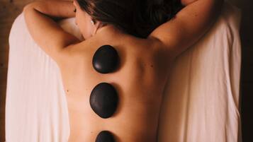 Tratamientos corporales, masajes con piedras calientes