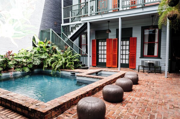 Outdoor pool - The Frenchmen New Orleans by Kasa Living (New Orleans)