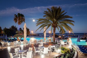 2 outdoor pools, pool umbrellas, sun loungers