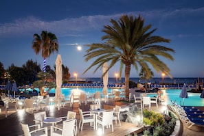 2 outdoor pools, pool umbrellas, sun loungers