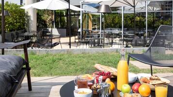 Tägliches Frühstücksbuffet gegen Gebühr