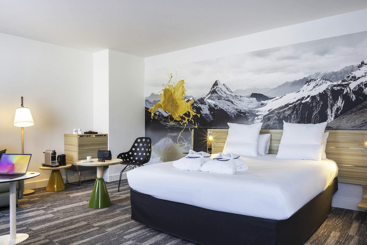 Suite, 1 Double Bed with Sofa bed, Mountain View | 1 bedroom, premium bedding, minibar, in-room safe