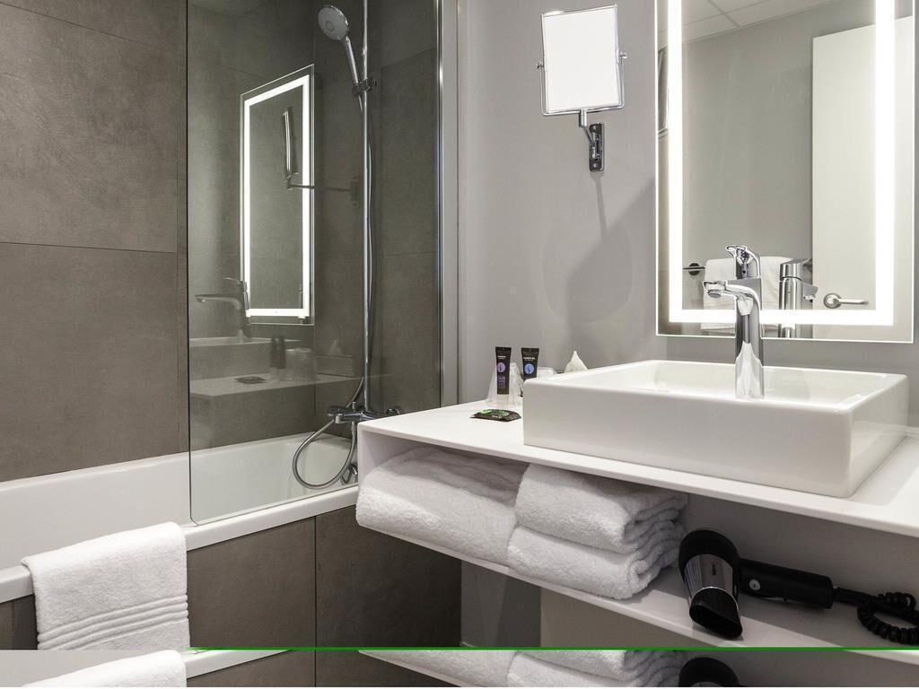1 bedroom, premium bedding, minibar, in-room safe