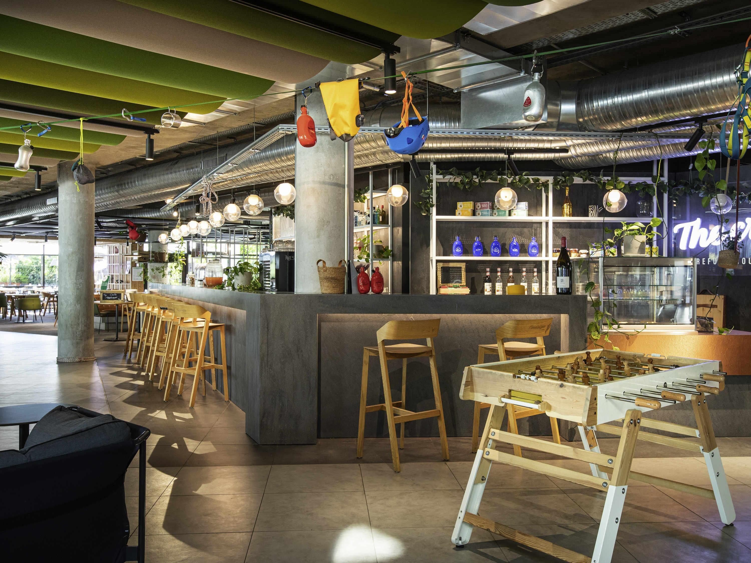 Déjeuner et dîner servis sur place, restauration en plein air 