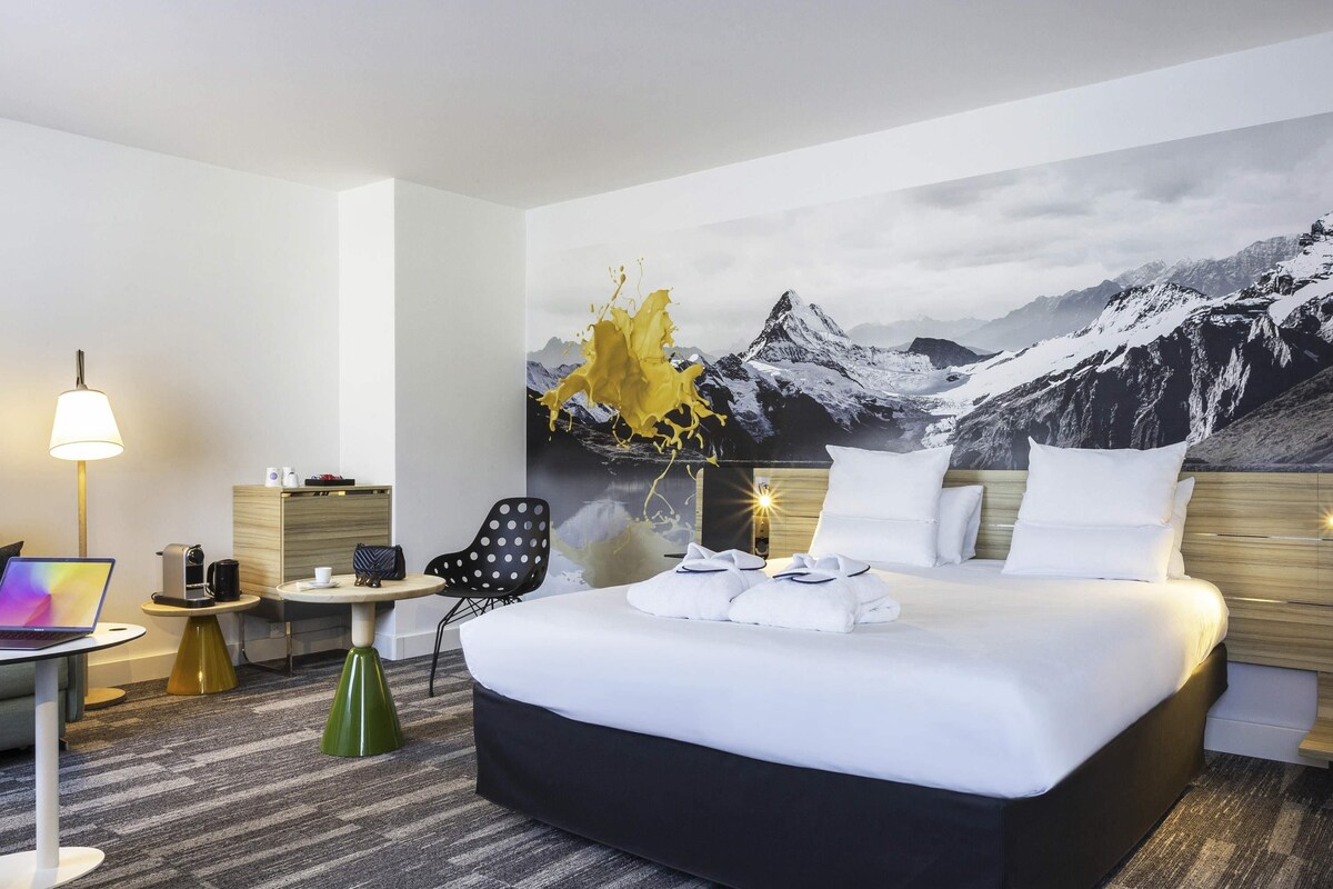 Suite, 1 Double Bed with Sofa bed, Mountain View | 1 bedroom, premium bedding, minibar, in-room safe