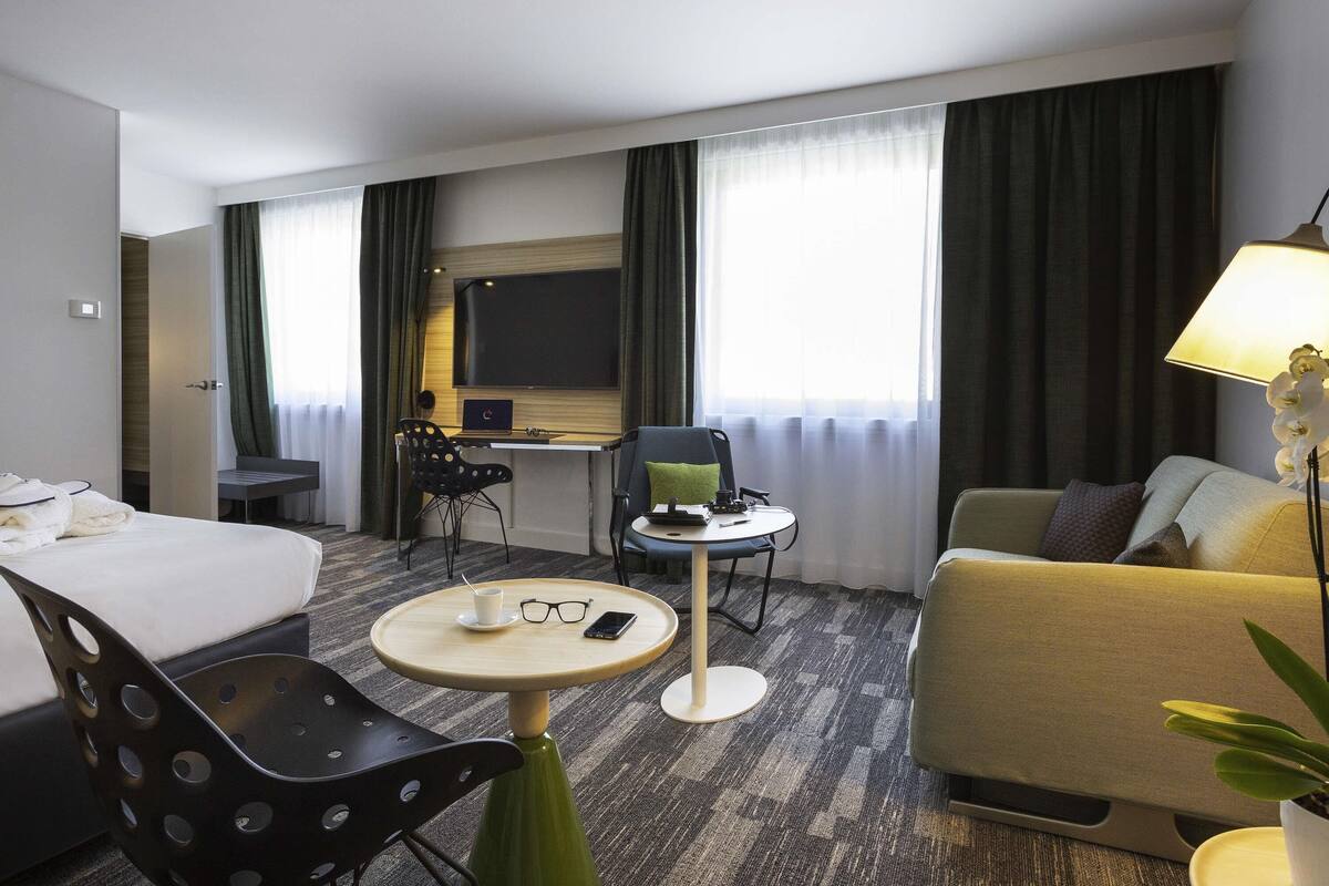 Suite, 1 Double Bed with Sofa bed, Mountain View | 1 bedroom, premium bedding, minibar, in-room safe