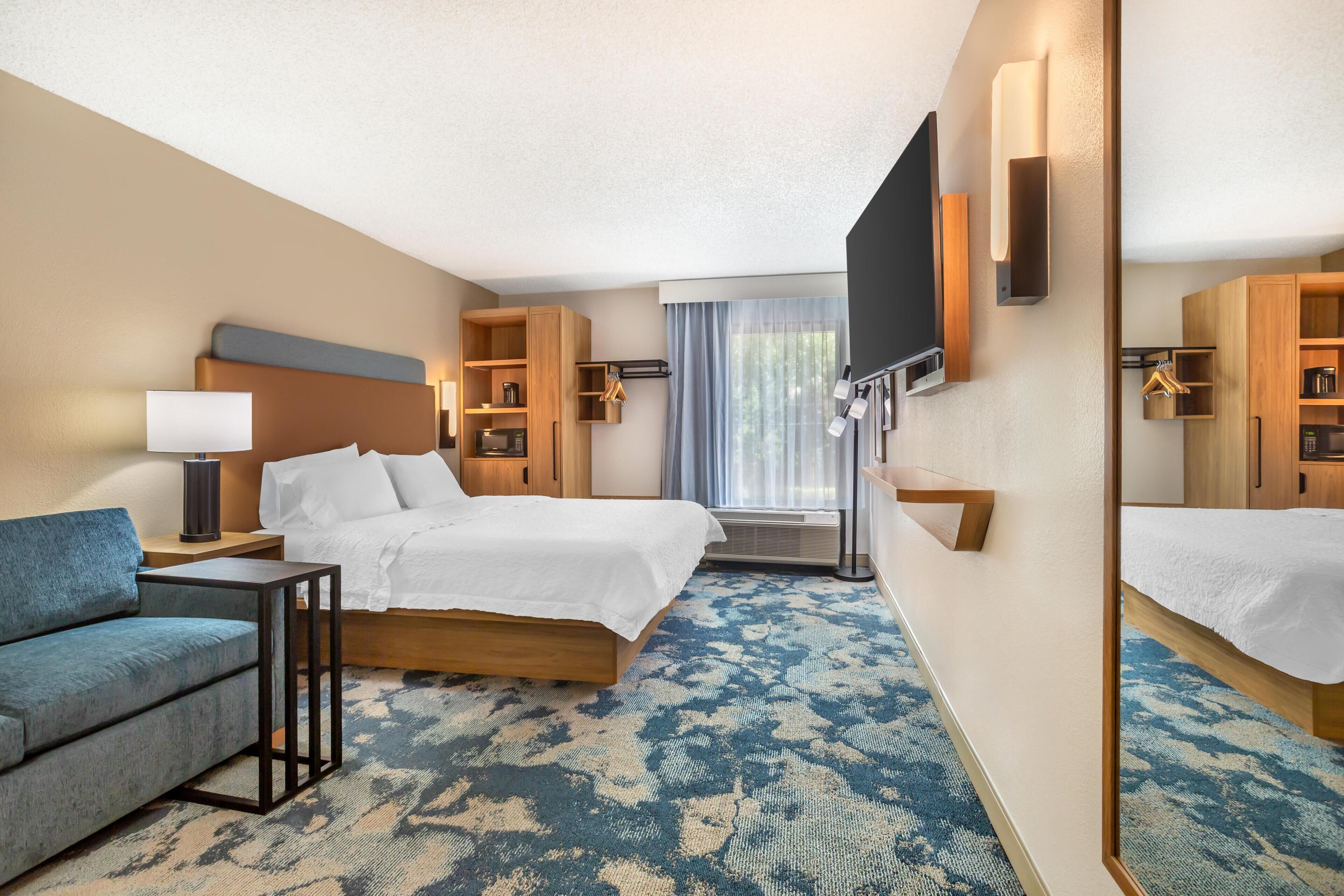 King w/fridge, microwave | Living area | 32-inch TV with satellite channels, pay movies