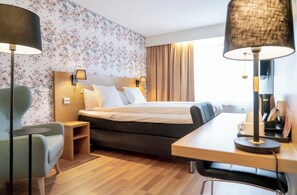 1 habitación, escritorio y espacio para trabajar con laptop 